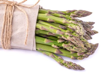 Kuşkonmaz beyaz arka planda izole edilmiş. Organik yiyecekler. Gıda arkaplanı