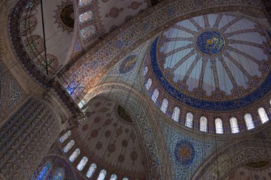 İstanbul, Türkiye; 25 Mayıs 2013: Mavi caminin tavanı.