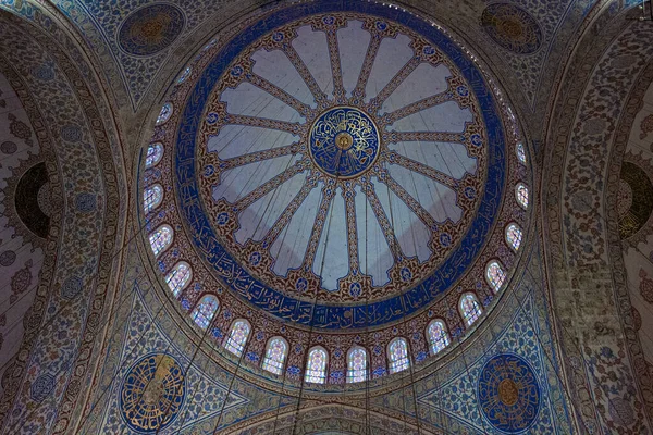 Estambul Turquía Mayo 2013 Vista Interior Cúpula Principal Mezquita Azul — Foto de Stock