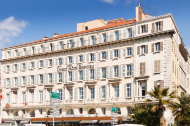 Marsilya, Fransa; 30 Mart 2011: Eski limandaki Grand Hotel Beauvau 'nun ana cephesi.