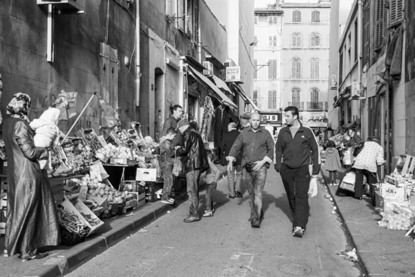 Marselha França Março 2011 Imigrantes Caminhando Nos Mercados Rua — Fotografia de Stock