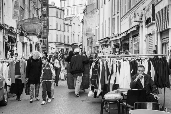 Marselha França Março 2011 Imigrantes Caminhando Nos Mercados Rua — Fotografia de Stock