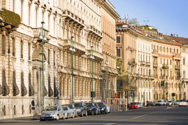 Milan, İtalya; 23 Mart 2011: Milano şehir merkezinin tipik mimarisi.