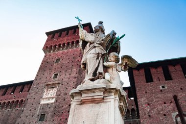 Milan, İtalya; 23 Mart 2011: Sforzesco Kalesi 'nin mimarisinin ayrıntıları.