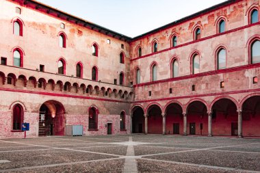 Milan, İtalya; 23 Mart 2011: Sforzesco Kalesi 'nin mimarisinin ayrıntıları.