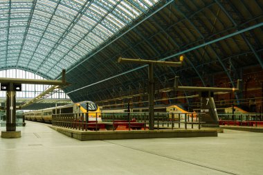 Londra, Birleşik Krallık; 16 Mart 2011: Eurostar trenleri Londra St. Pancras tren istasyonuna park edildi.