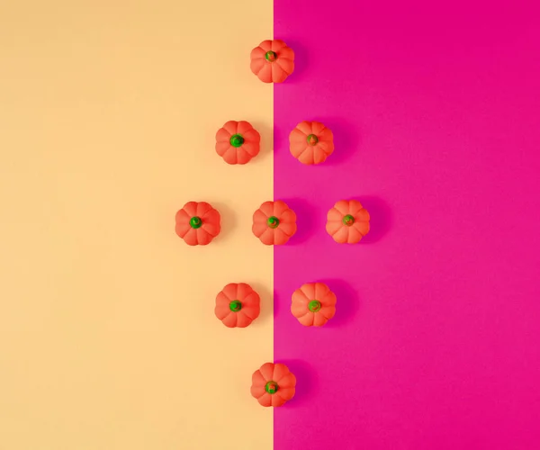 Маленькие Резиновые Тыквы Лежат Желтом Ярком Пурпурном Фоне Квадратная Геометрическая Стоковое Изображение