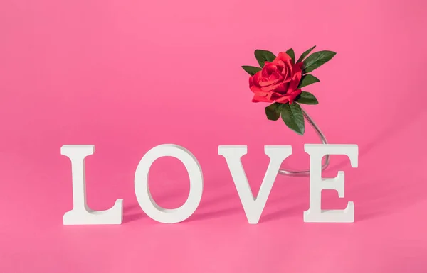 Palabra Amor Escrita Letras Madera Con Rosa Roja Composición Horizontal —  Fotos de Stock