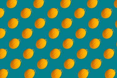 Mavi arkaplanda sarı karpuzlar. Düz düz desenli