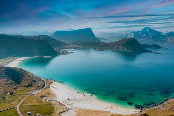 Vista Aérea Incrível Rio Limpo Montanhas Com Fundo Azul Céu — Fotografia de Stock