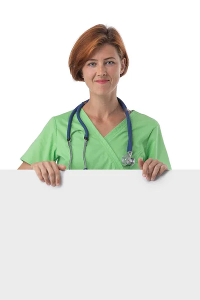 Porträt Einer Schönen Kaukasischen Readhead Ärztin Krankenschwester Mit Leerem Banner — Stockfoto