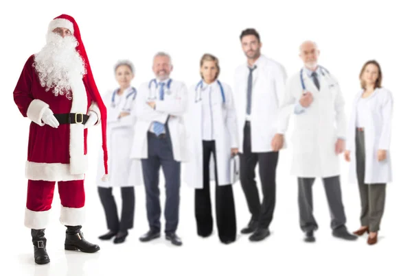Santa Claus Lekarz Zespół Boże Narodzenie Gratulacje Zimowa Koncepcja Sprzedaży — Zdjęcie stockowe