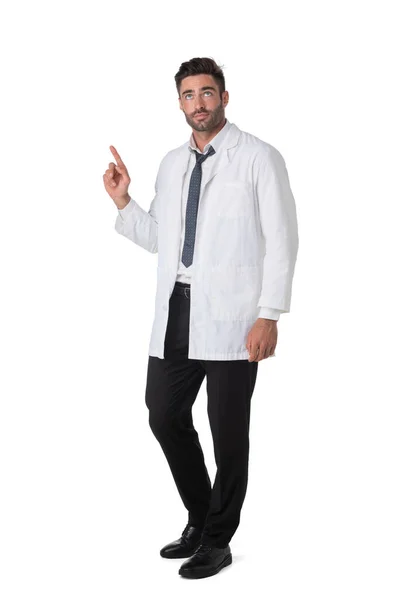 ヘルスケア 人と医学の概念 白いコートを指差す白いコートの幸せな笑顔の男性医師 — ストック写真