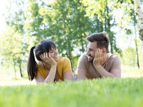 Fun Love Concept Mid Adult Couple Lying Grass Looking Each — Stock fotografie