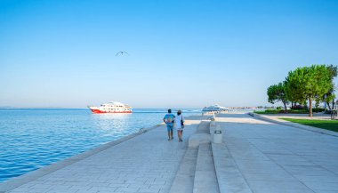 Zadar, Hırvatistan - 30 Temmuz 2021: Zadar kentinin dolumu.