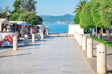 Hırvatistan 'ın Zadar kentinde turistlere yönelik mallar.
