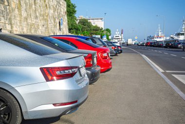 Hırvatistan 'ın Zadar kentinin sokakları ve otoparkları.