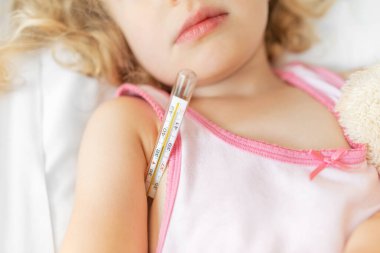 The child has a high temperature. Measurement with a mercury thermometer.