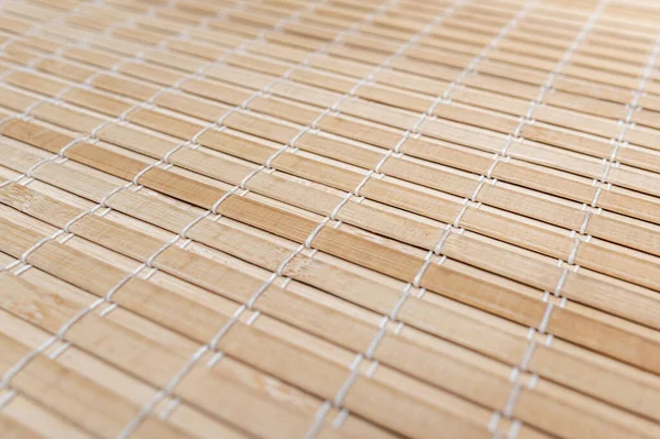 Mutfaktaki dekorasyon için bambu ahşap masa örtüsü. Desen açıkça görülüyor..