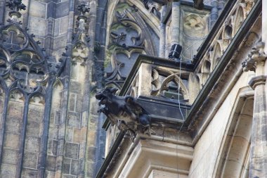 Sabır ve hassasiyetle taşa kazınmış güzellik.