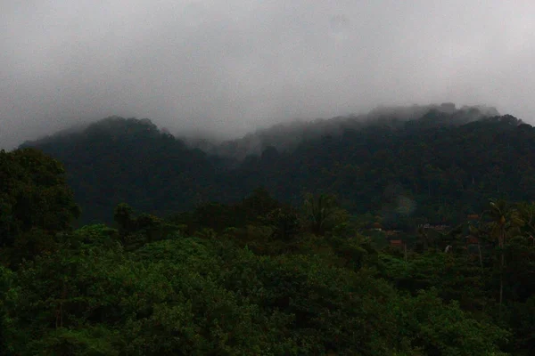 Mist Κυλώντας Κάτω Από Τους Λόφους Του Koh Lanta Στην — Φωτογραφία Αρχείου