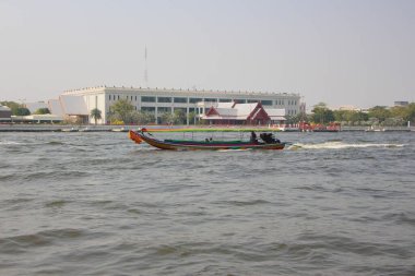 Asya 'nın denizlerinde süzülürken