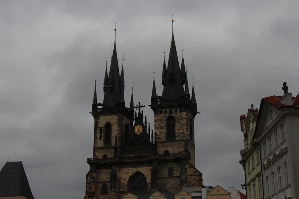 Prag Ufuk Çizgisine Sokaklarına Bakarak Dolaşmak — Stok fotoğraf