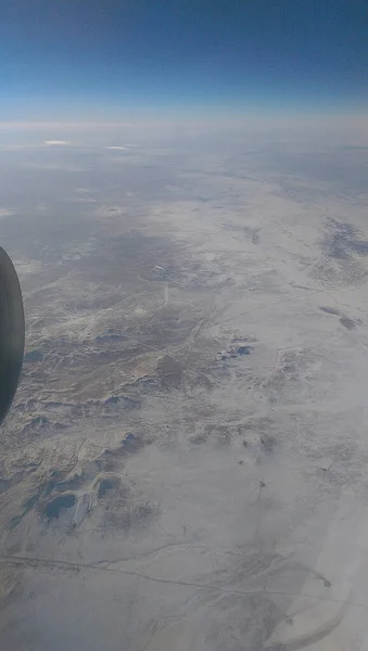 頭上を通過する飛行機から見たシベリアの風景 — ストック写真