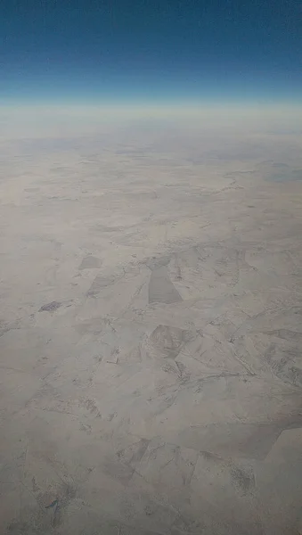 頭上を通過する飛行機から見たシベリアの風景 — ストック写真