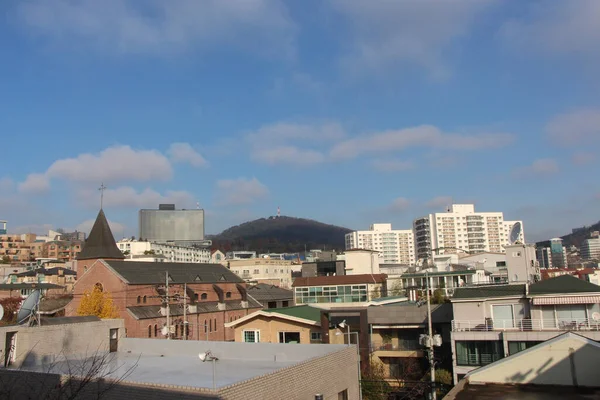 晴れた日に見るソウルの街並み — ストック写真