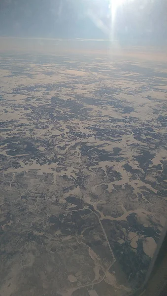从头顶飞过的飞机上俯瞰西伯利亚风景 — 图库照片
