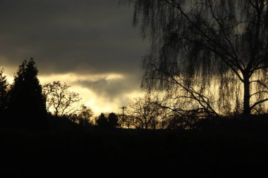 Galler 'deki vadilerden Ewyas Harold yakınlarındaki Herefordshire sınırına kadar gün batımı. 