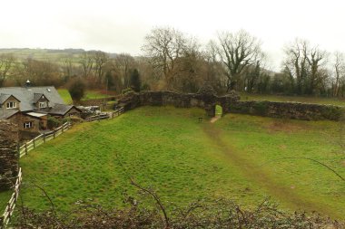 Herefordshire 'daki Longtown Kalesi' nin kalıntıları