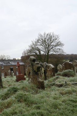 Kilise bahçesinin renkleri ve desenleri
