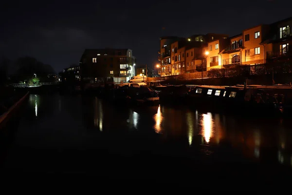 Fluindo Águas Rio Lea Através Hertford Escuridão Inverno Com Luzes — Fotografia de Stock