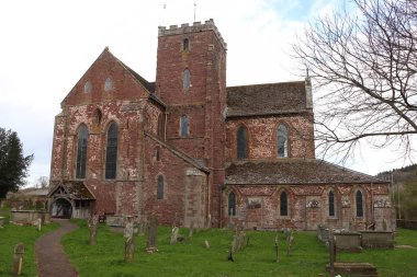 Dore Abbey kış güneşinin altında