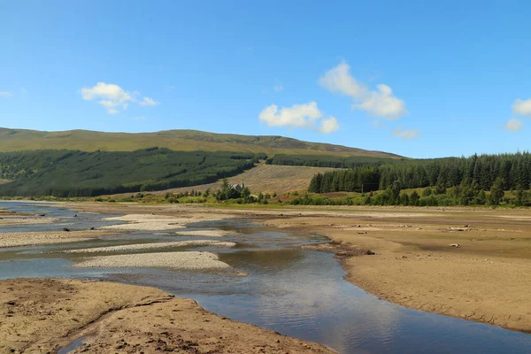 Kuzey İskoçya 'nın bozkırlarında ve göllerinde geziniyor.