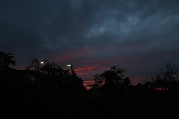 Silhouetten Und Beleuchtung Bei Nacht Über Der Lea Hertford — Stockfoto