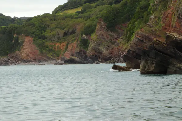 Ondas Batendo Contra Costa Norte Devon — Fotografia de Stock