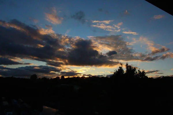 Ηλιοβασίλεμα Στον Ουρανό Του Χερτφορντσάιρ Στη Νότια Αγγλία — Φωτογραφία Αρχείου