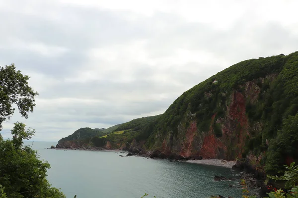 Vlny Narážející Pobřeží Severního Devonu — Stock fotografie