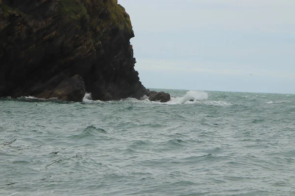Волны Обрушившиеся Побережье Северного Девона — стоковое фото
