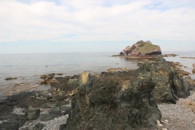 Kayaların üzerinden tırmanmak ve Cythe 'deki Afrodit sahilinin kristal sularında yüzmek.