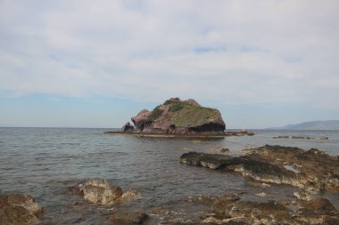 Kayaların üzerinden tırmanmak ve Cythe 'deki Afrodit sahilinin kristal sularında yüzmek.