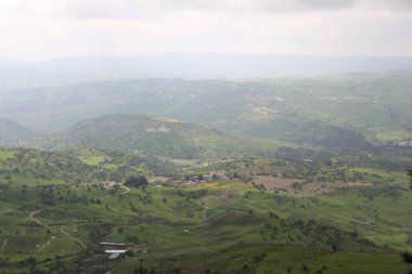 Kıbrıs Rum Kesimi 'nin ortasındaki tepelere kurulmuş tarihi bir Kıbrıs manastırı