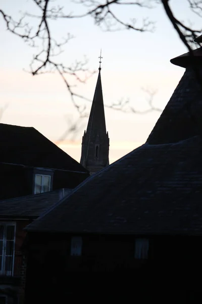 秋天赫特福德圣安德鲁斯教堂的尖塔 — 图库照片