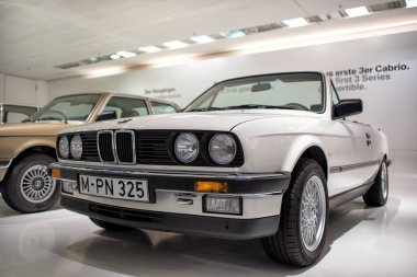 BMW PN 325 araç BMW Müzesinde: Münih, Almanya - 14 Eylül 2018