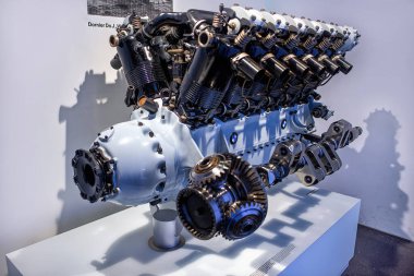 BMW Müzesi 'nde bir BMW 926 tekne motoru: Münih, Almanya - 14 Eylül 2018: 