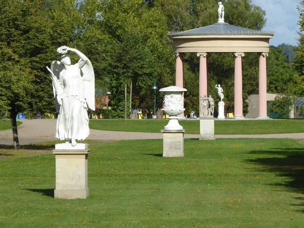 Sculptures Temple Hebe Dans Les Jardins Palais Neustrelitz Mecklembourg Poméranie — Photo