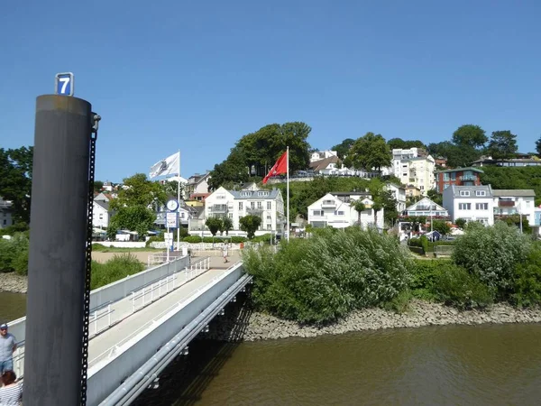 Blankenese Rıhtımı Nın Elbe Hamburg Almanya Daki Köprüsü Arka Planda — Stok fotoğraf